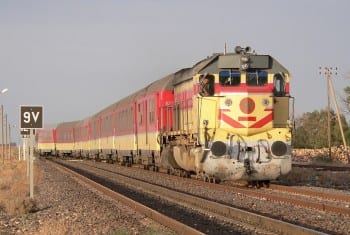 مفجع.. قطار يقتل طفلة ويرسل شقيقها إلى المستشفى في ضواحي وجدة