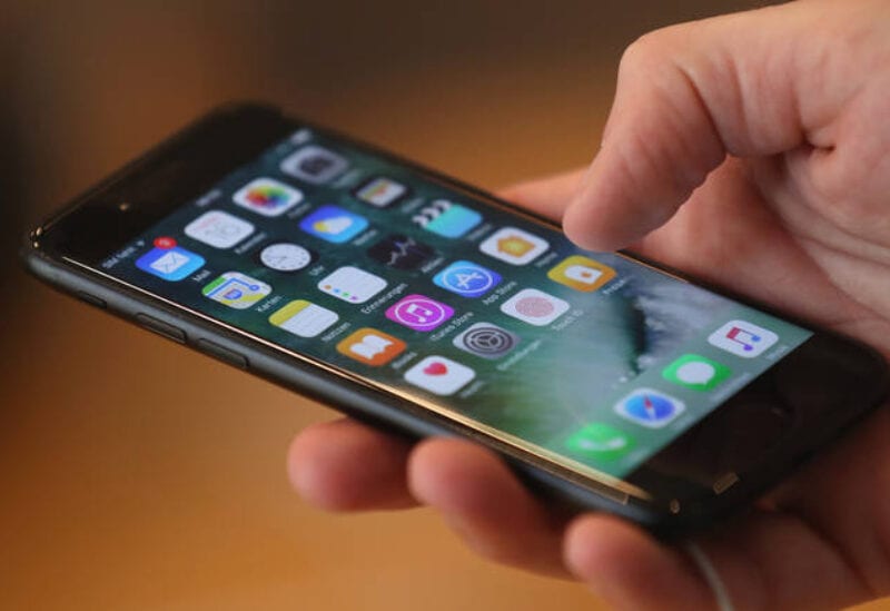 تحذير من استخدام الهواتف الذكية في أماكن معينة