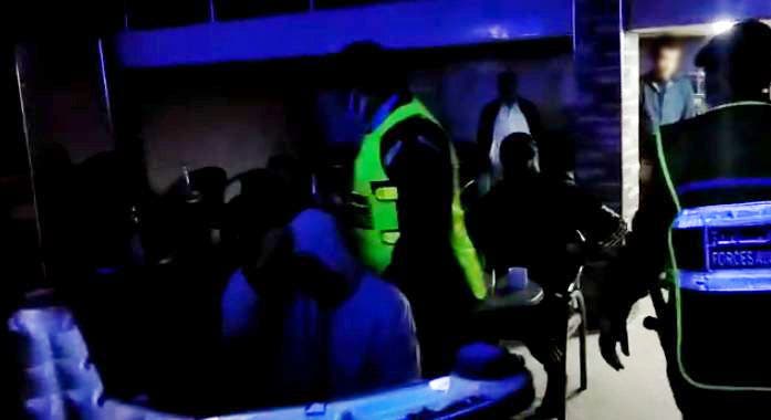 سلطات مراكش تقرّر إغلاق مقهى المستشار “البيجيداوي” الذي تحدّى قرار الإغلاق