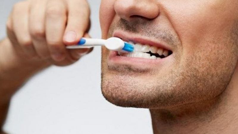 احذروا تنظيف أسنانكم في هذا التوقيت!