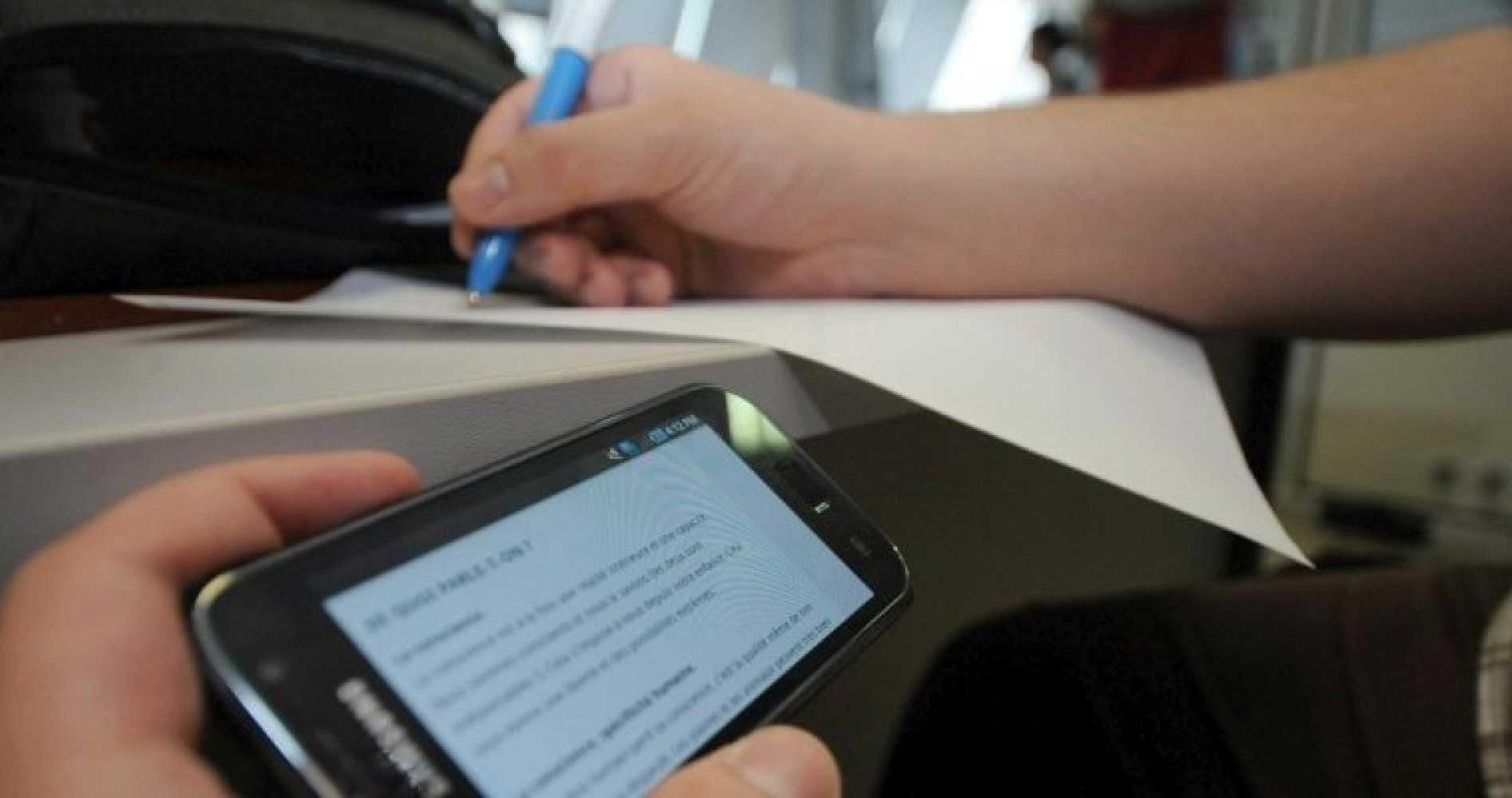 امتحانات الباك.. ضبط 50 غشاشا وحجز 38 هاتفًا ذكيا و 20 سماعة لا سلكية و اعتقال 11 تلميذا معربدا