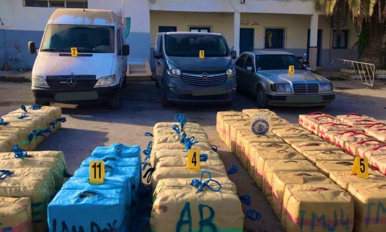 العيون.. إحباط محاولة للتهريب الدولي للمخدرات وحجز حوالي طن ونص من “الحشيش”