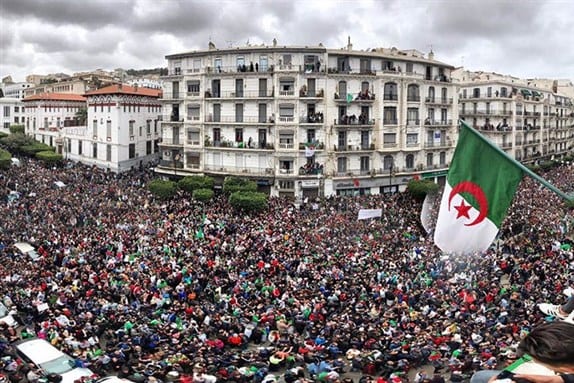 حقوقيون ونشطاء ومنظمات يحذّرون من أثر “إجرام النظام” على الشعب الجزائري