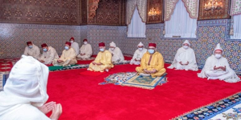 أمير المؤمنين الملك محمد السادس يؤدي صلاة عيد الفطر المبارك