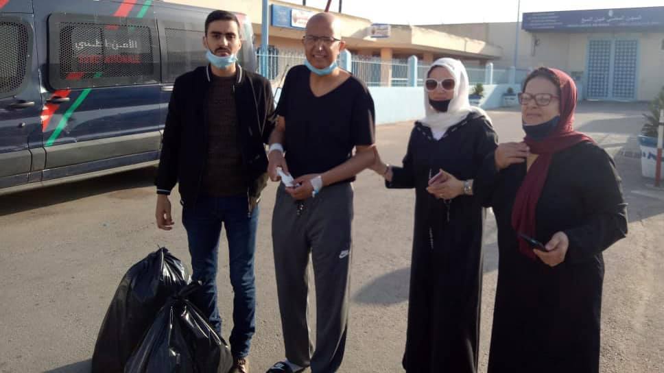 بالصور.. اليوتوبر “عروبي في مريكان” يغادر السجن المحلي بالدار البيضاء