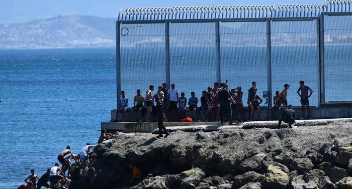 رفاق بنعبد الله يطالبون الحكومة بمعالجة الأوضاع الصعبة لساكنة الفنيدق