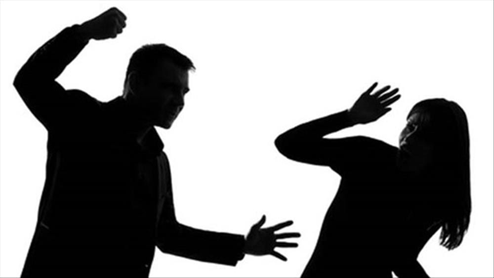 تقديم التقرير السنوي الأول للجنة الوطنية للتكفل بالنساء ضحايا العنف