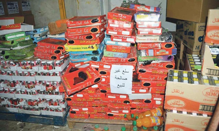 تارودانت.. حجز وإتلاف ثلاثة أطنان من المواد الغذائية غير الصالحة للاستهلاك
