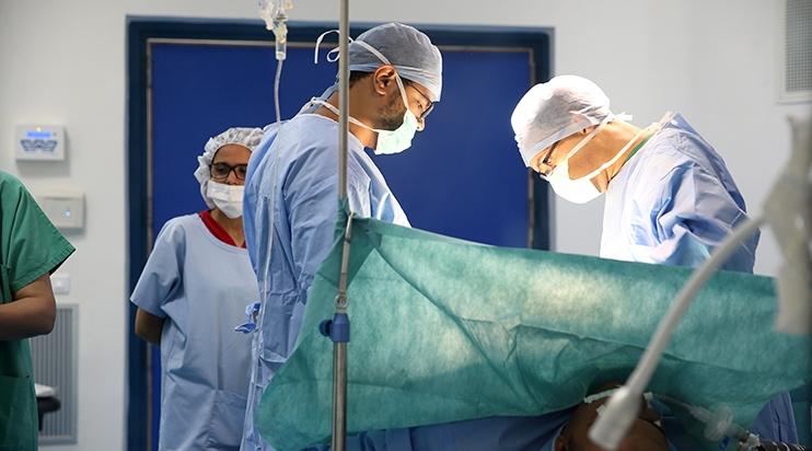 جرسيف.. إجراء أول عملية جراحية دقيقة للاستبدال الكلي لمفصل الورك