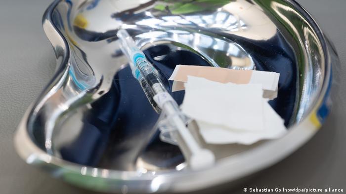 العلماء يجيبون.. هل يجب تلقيح المتعافين من الوباء أيضاً؟