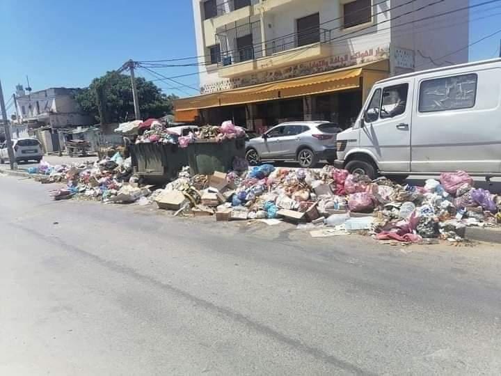 قالت الصورة. تمارة “غارقة” في الأزبال والسكان غاضبون من فشل العدالة والتنمية
