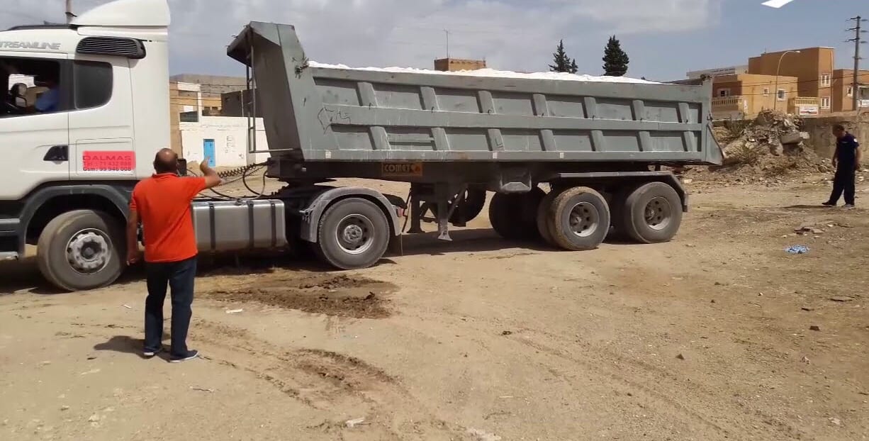 مفجع. تساقط أحجار من شاحنة للرّمال بين مراكش وتمصلوحت يتسبب في مصرع فتاة