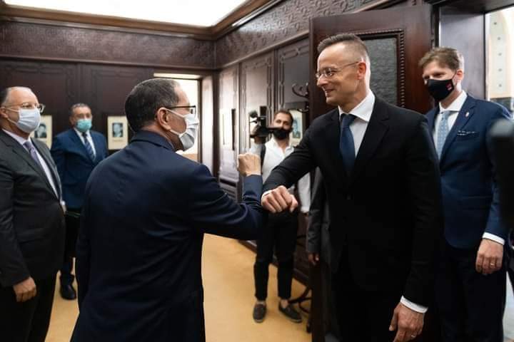 العثماني يجري مباحثات مع وزير الشؤون الخارجية والتجارة بجمهورية هنغاريا