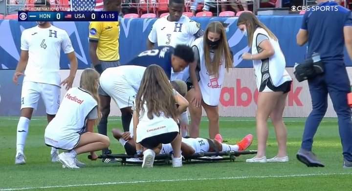 في مباراة كرة قدم.. فريق إسعاف يشعل الإنترنت