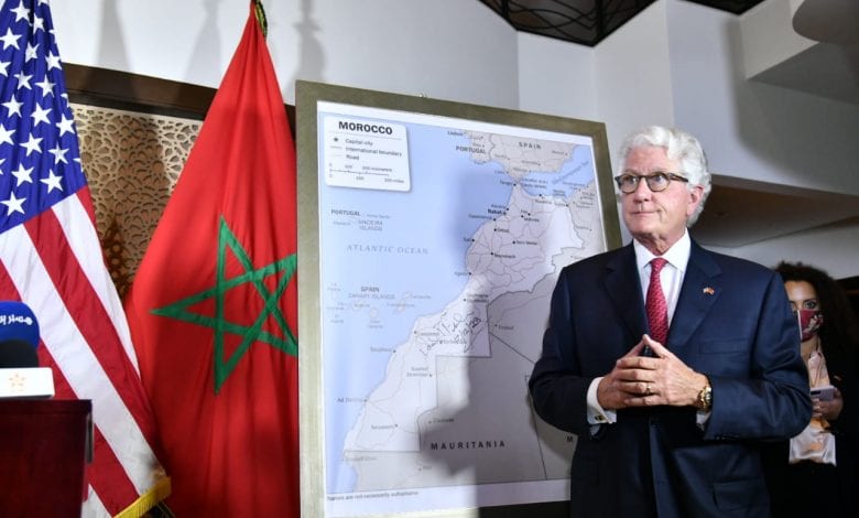 يستاهل . هكذا كرمت الدولة المغربية أول سفير أمريكي يوقع على خريطة مغربية الصحراء