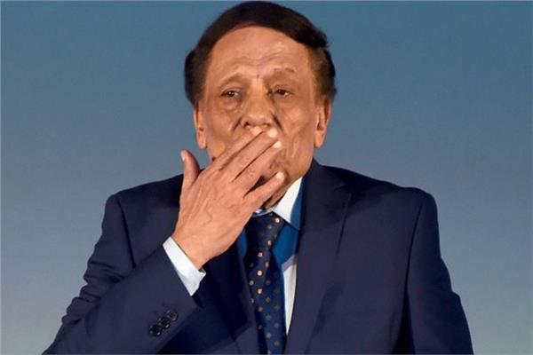 تطورات الحالة الصحية للفنان المصري عادل إمام