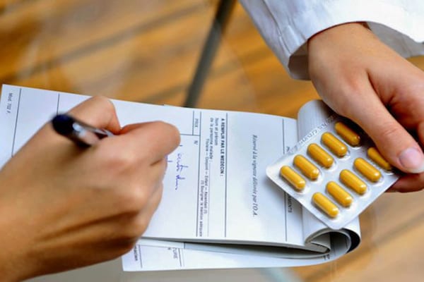 وثيقة.. مرسوم جديد يلزم الأطباء المغاربة بتحسين خطهم في كتابة الوصفات الطبية