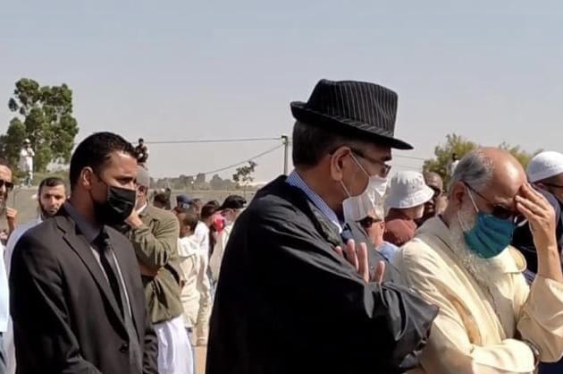 وزير الدولة يحضر تشييع جنازة السلفي أبو النعيم بمشاركة المئات من السلفيين دون إحترام  للتباعد(فيديو)