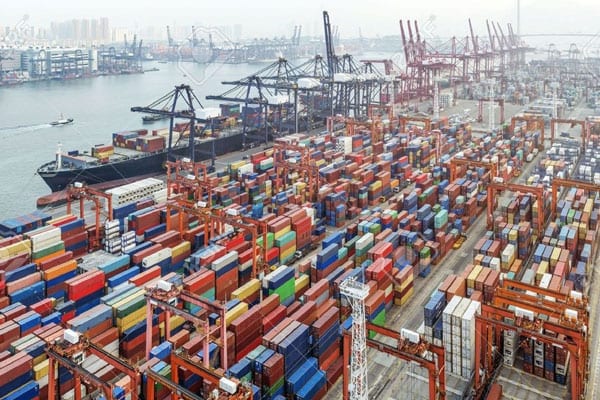 يهم المستوردون و المعشيرون.. بلاغ هام من وزارة “الصناعة والتجارة” حول مكافحة غش الاستيراد