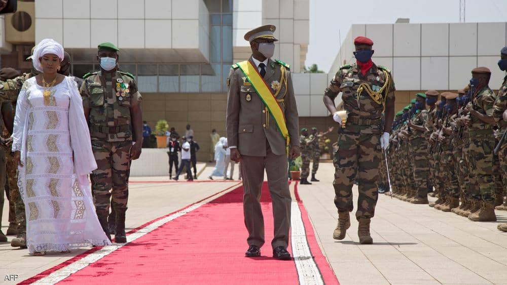 أثناء صلاة العيد.. هجوم بالسكين على رئيس مالي المؤقت