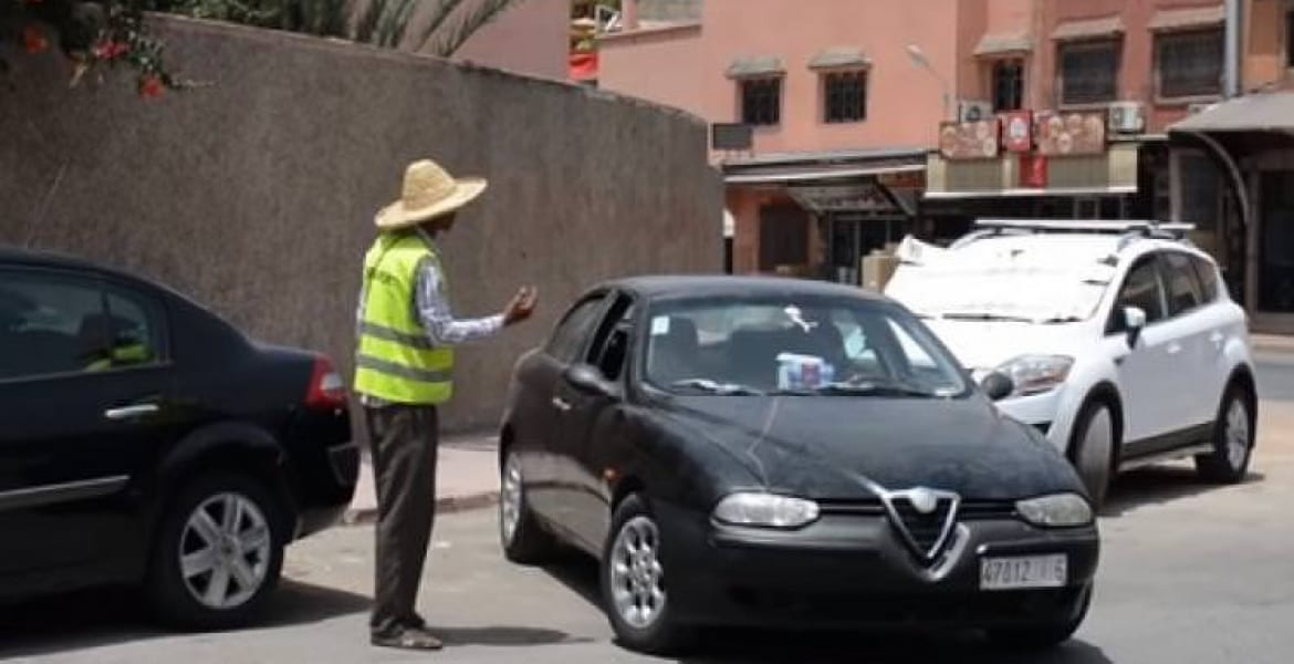 “جشع” حراس السيارات المزيفين بالدار البيضاء .. حينما يطفح الكيل