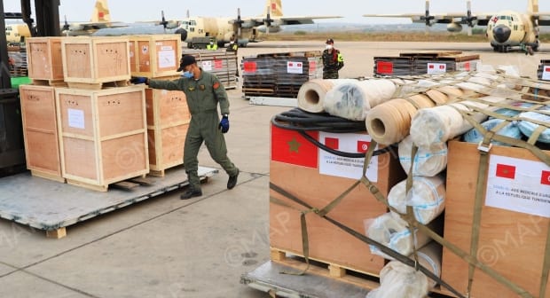 وصول الدفعة الأولى من المساعدة الطبية العاجلة إلى تونس