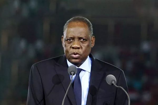 الاتحاد الدولي لكرة القدم “فيفا” يقرر إيقاف عيسى حياتو و تغريمه ماليا