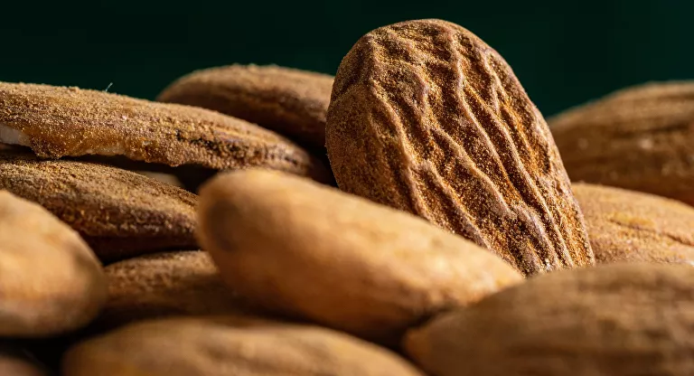 منها الضغط والسكري.. تعرفوا على الفوائد الغير متوقعة لتناول حبة لوز يوميا