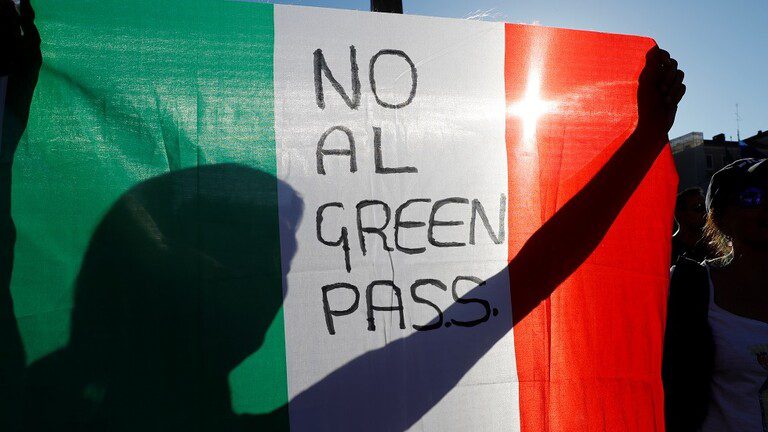 تظاهرات في فرنسا وإيطاليا ضد فرض الشهادة الصحية