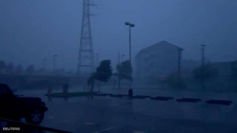 إعصار إيدا يغرق نيو أورلينز الأميركية في ظلام دامس