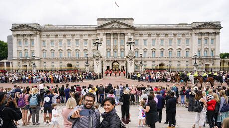 بحلول الربيع المقبل.. كوفيد-19 سيصبح شبيها بنزلات البرد 