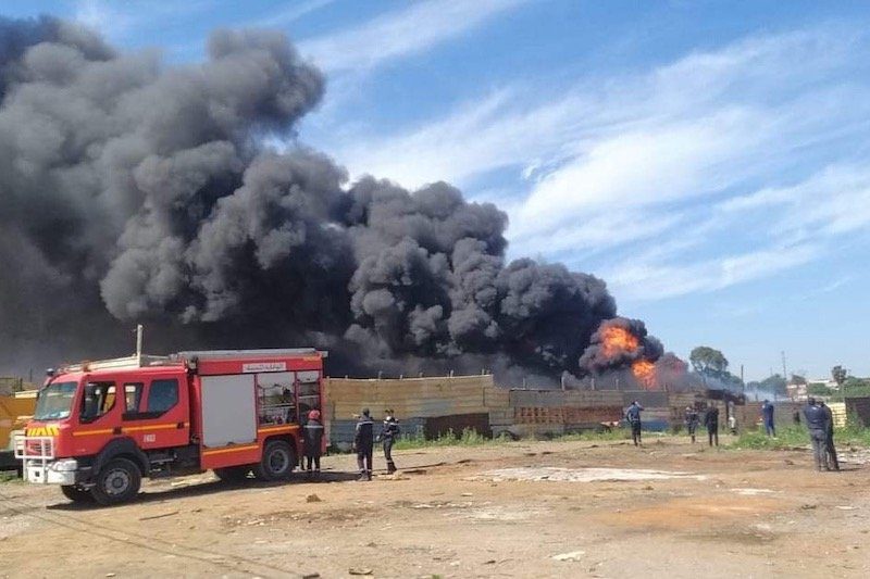 الدار البيضاء.. السيطرة على حريق بسوق شعبي دون تسجيل ضحايا