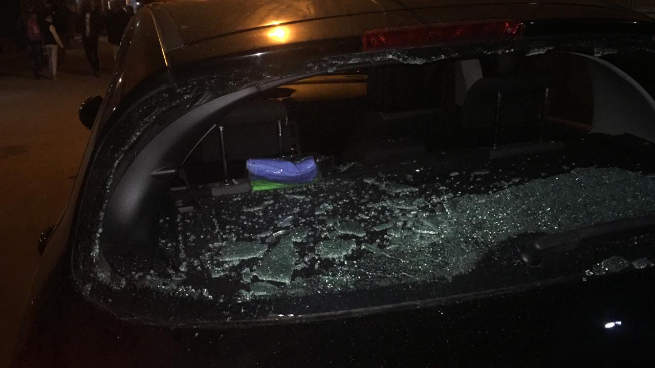 مجهولون ملثمون يحطمون واجهة محلات تجارية وسيارات بسلا