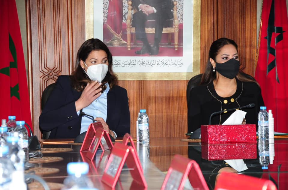 بالصور.. المنصوري تتسلم السلط من بوشارب بمقر وزارة الإسكان