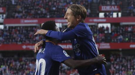 الليغا.. الريال ينقض على الصدارة برباعية في شباك غرناطة 