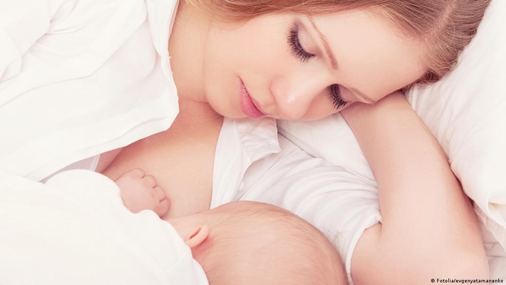 دراسة.. الرضاعة الطبيعية تقلل مخاطر أمراض القلب للأمهات