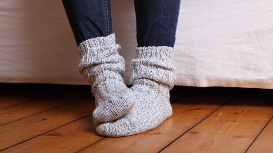بعيدا عن برد الشتاء.. خمسة أسباب صحية كامنة تجعل قدميك باردتين باستمرار