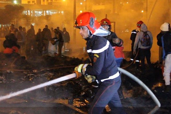 الناظور.. اندلاع حريق بالمركب التجاري البلدي والخسائر مادية جسيمة 