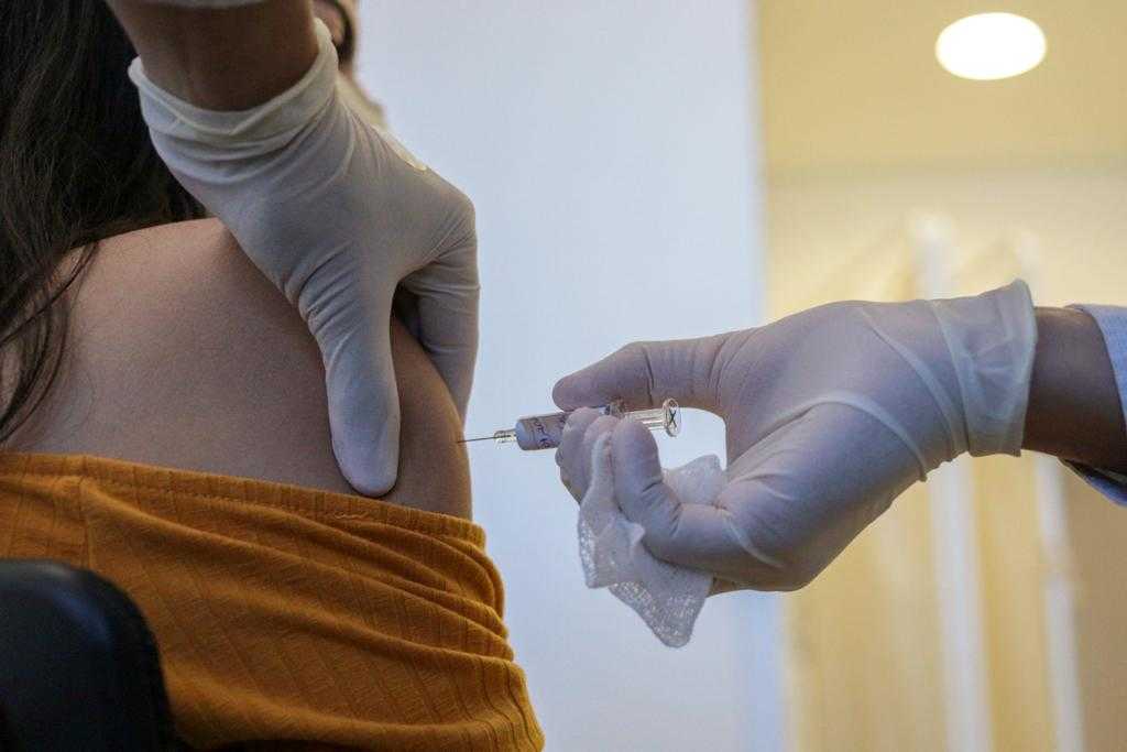 هل ستصل الجرعة الرابعة من اللقاح إلى أذرع المغاربة؟ وزير الصحة الألماني: “الجرعة الرابعة ضرورية”