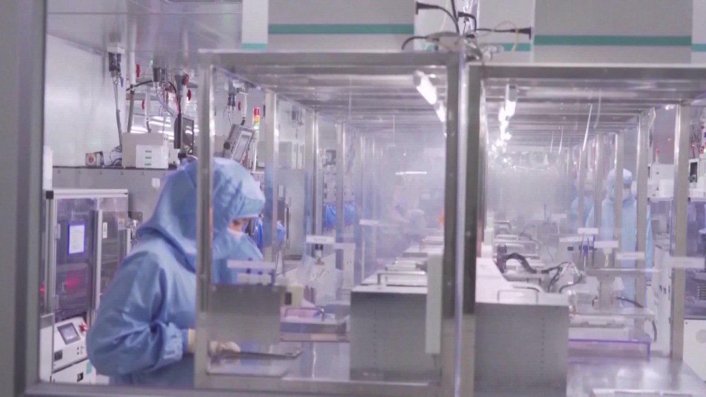 باحثون.. سلالة أوميكرون تضم جزءا من جينات فيروس الزكام العادي