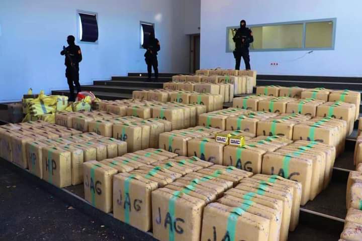 الديستي يقود لحجز أزيد من طن من “الحشيش” وإيقاف أربعيني بطنجة