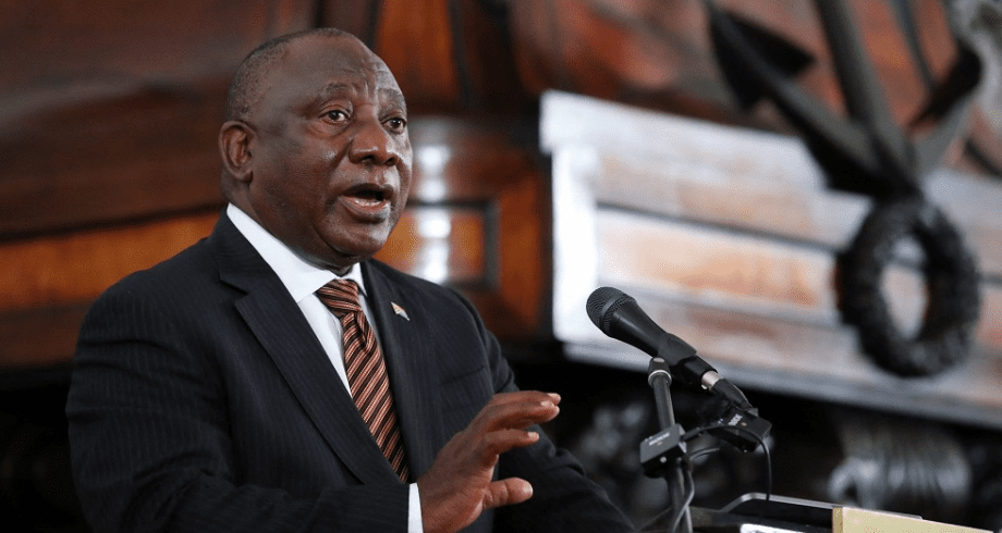 إصابة رئيس جنوب إفريقيا سيريل رامافوزا بكورونا