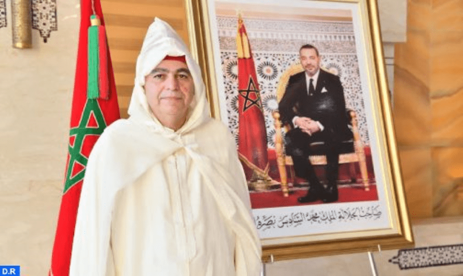 سفير المغرب بالكويت يقدم نسخة من أوراق اعتماده