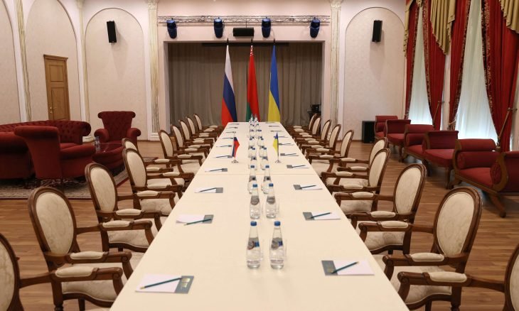 وصول الوفد الأوكراني إلى مكان المفاوضات مع روسيا