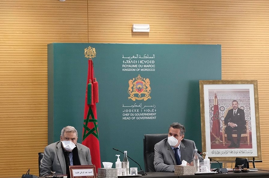 يهم الموظفون. رئيس الحكومة و 3 وزراء يجتمعون بكتاب إدارات الدولة