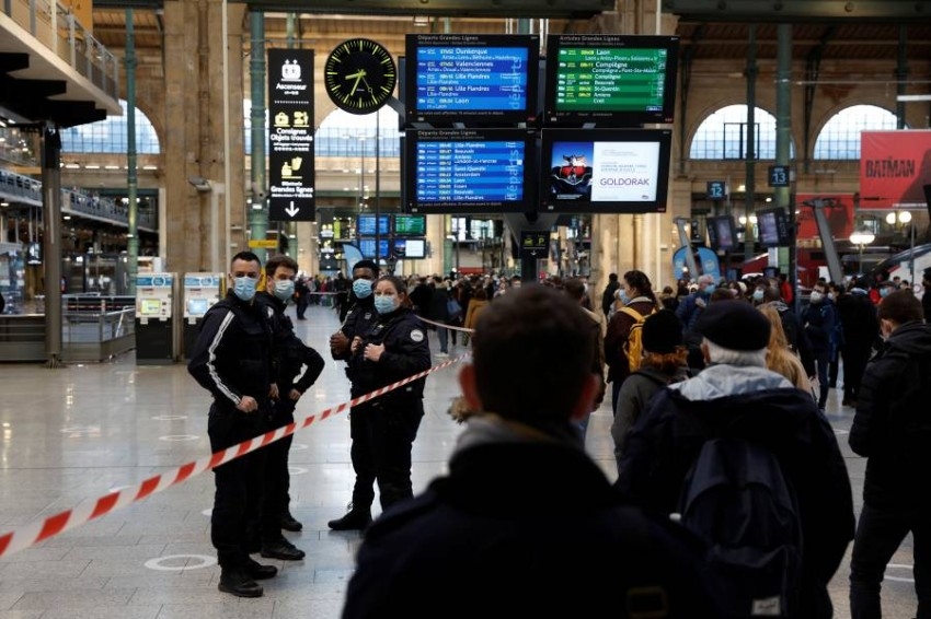 باريس.. الشرطة تقتل رجلا داخل محطة القطار