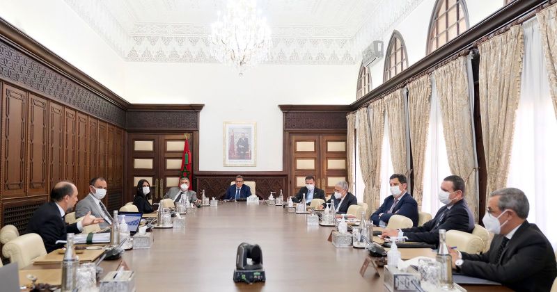 أخنوش يدعو “الباطرونا” والأبناك إلى تشجيع الاستثمار