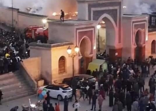 عاجل . حريق مهول في سوق “الرصيف” و والي فاس يحل بالمدينة القديمة