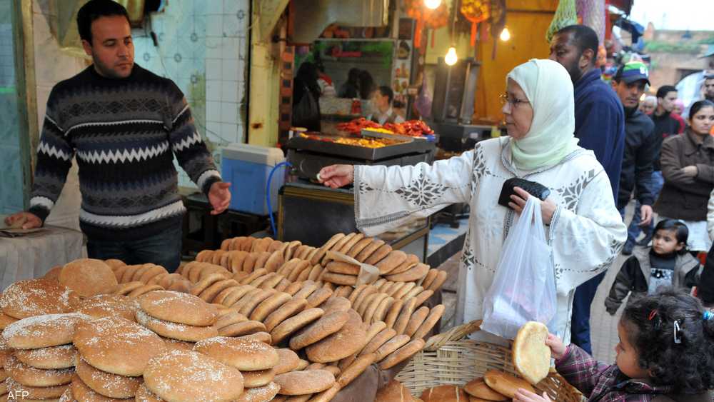 مغاربة يتذمرون من غلاء الأسعار.. والحكومة تشرحُ السبب