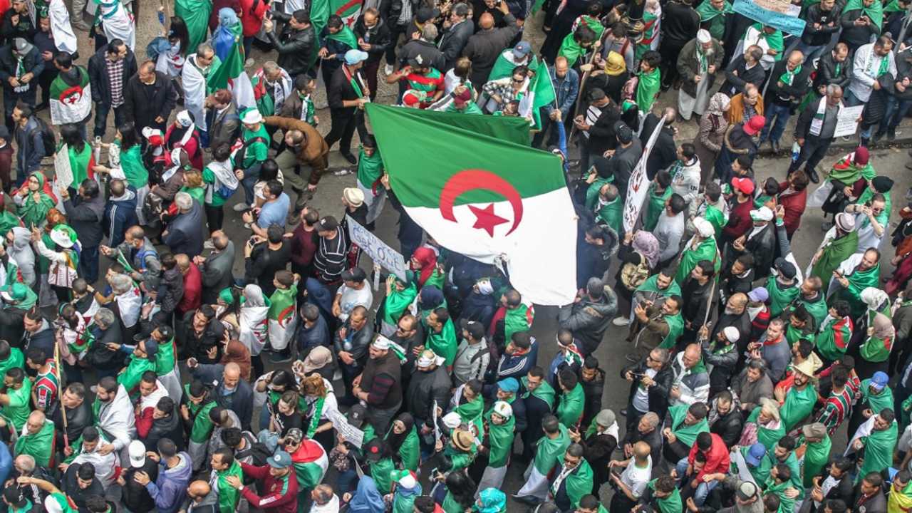 موقع إيطالي.. عشية الذكرى الثالثة للحراك “التوتر يحتدم” في الجزائر